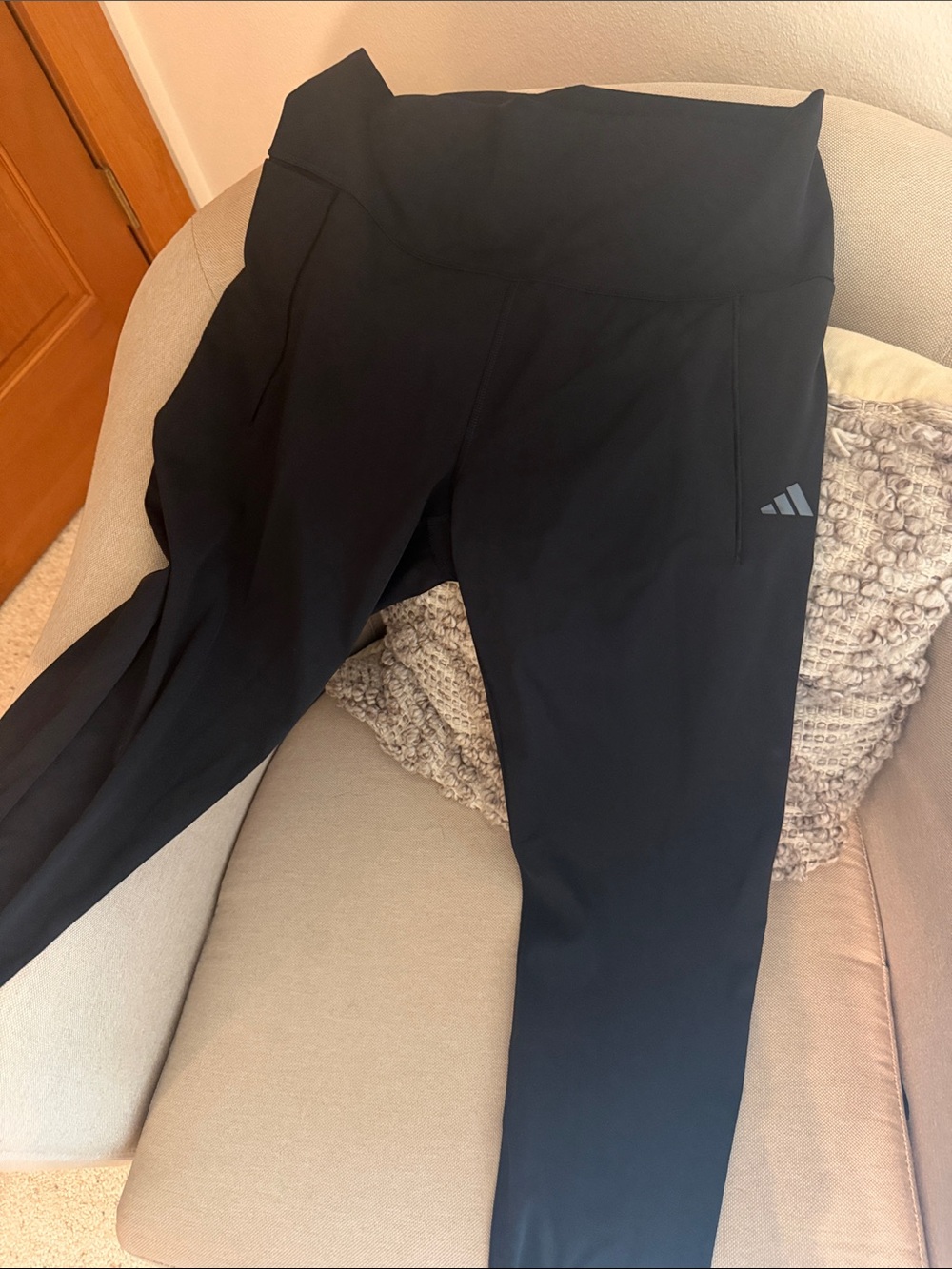 ADDIDAS Black High-Waist Athletic Leggings with Subtle Logo